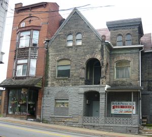 Typical architecture. By Canadian2006 (Own work) [CC-BY-SA-3.0 (http://creativecommons.org/licenses/by-sa/3.0) or GFDL (http://www.gnu.org/copyleft/fdl.html)], via Wikimedia Commons